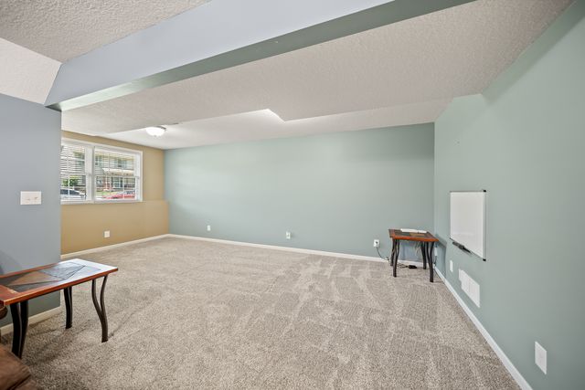 6211 N Clark Street, Davenport, IA 52806