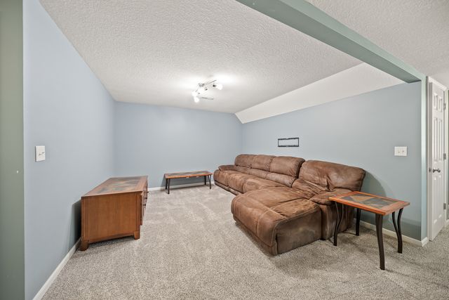 6211 N Clark Street, Davenport, IA 52806