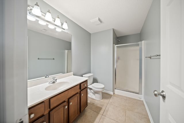 6211 N Clark Street, Davenport, IA 52806