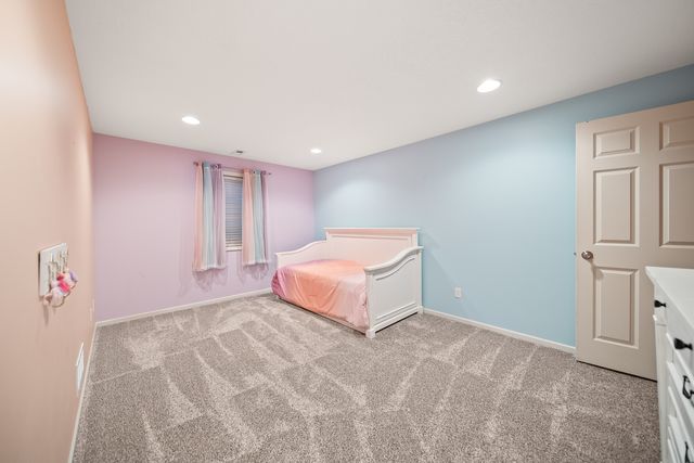 6211 N Clark Street, Davenport, IA 52806