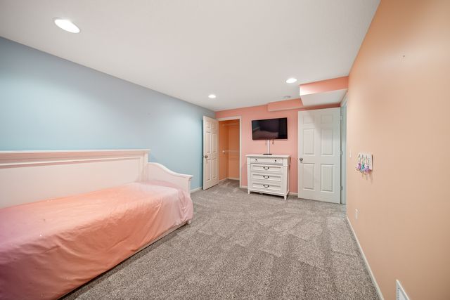 6211 N Clark Street, Davenport, IA 52806