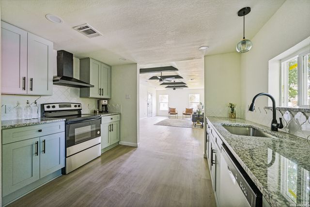 333 S Mesquite, New Braunfels, TX 78130
