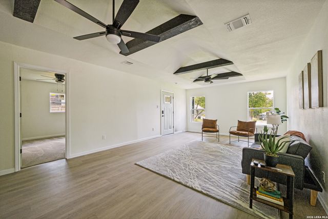 333 S Mesquite, New Braunfels, TX 78130
