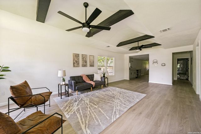 333 S Mesquite, New Braunfels, TX 78130