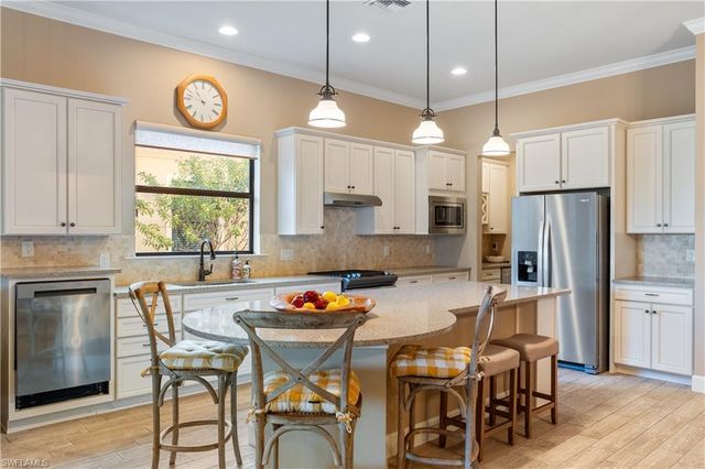 9418 Greyhawk TRL, Naples, FL 34120