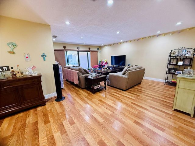 103 Tweedbrook Lane 101, Hollywood, FL 33021
