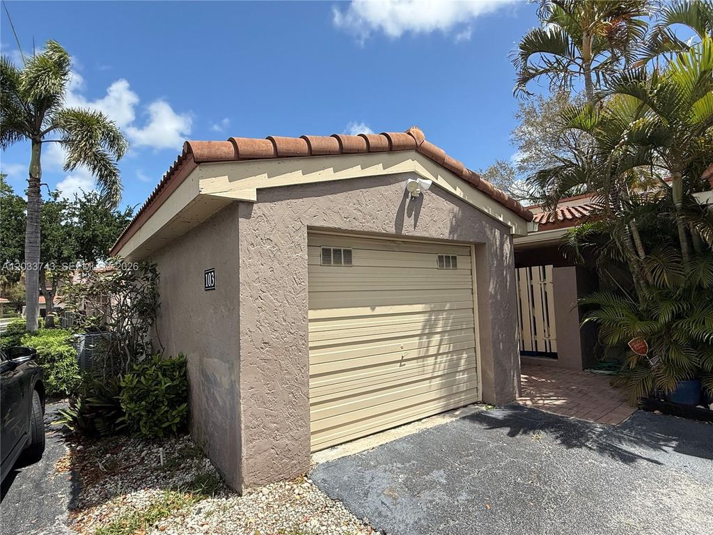 103 Tweedbrook Lane 101, Hollywood, FL 33021
