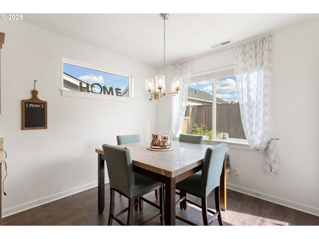 1300 N BROADWAY St, Estacada, OR 97023