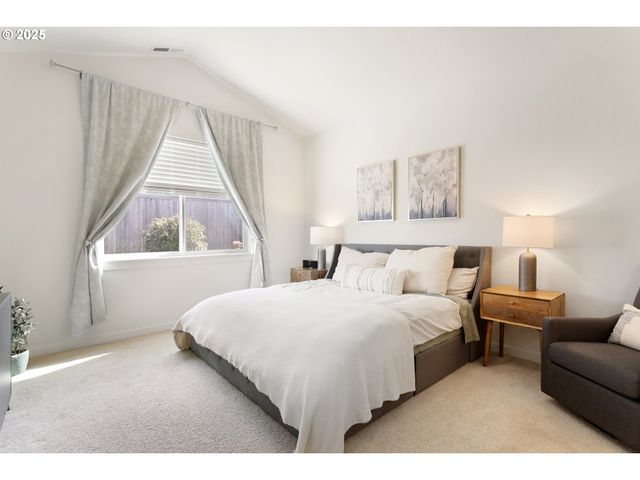 1300 N BROADWAY St, Estacada, OR 97023