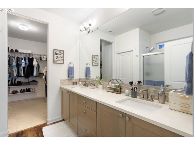 1300 N BROADWAY St, Estacada, OR 97023