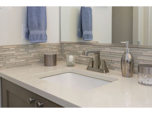 1300 N BROADWAY St, Estacada, OR 97023