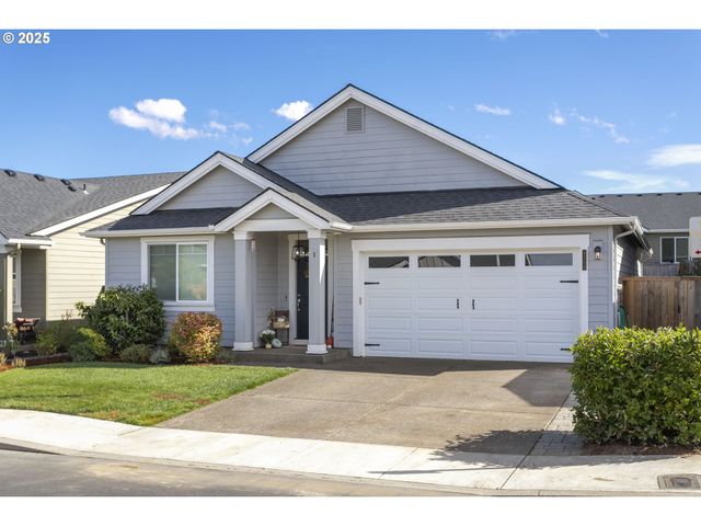 1300 N BROADWAY St, Estacada, OR 97023