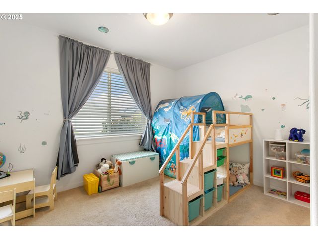 1300 N BROADWAY St, Estacada, OR 97023