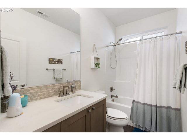 1300 N BROADWAY St, Estacada, OR 97023