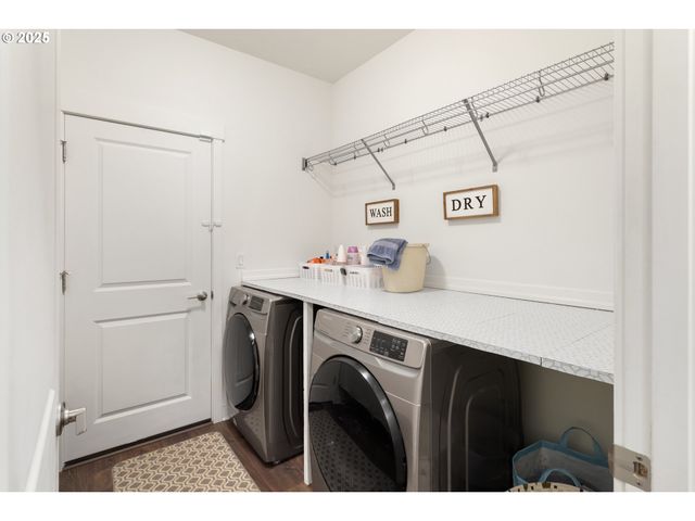 1300 N BROADWAY St, Estacada, OR 97023