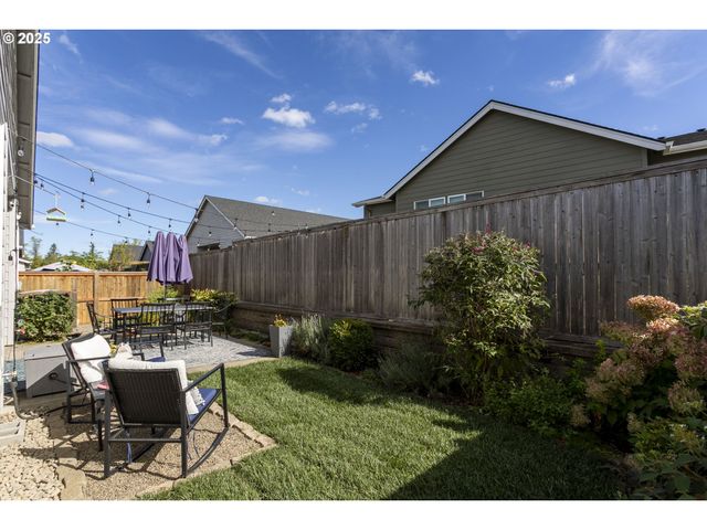 1300 N BROADWAY St, Estacada, OR 97023