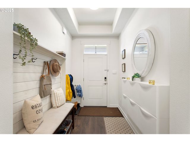 1300 N BROADWAY St, Estacada, OR 97023