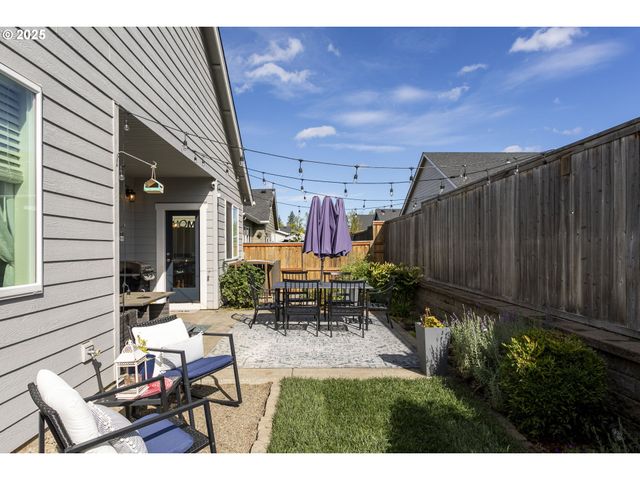 1300 N BROADWAY St, Estacada, OR 97023