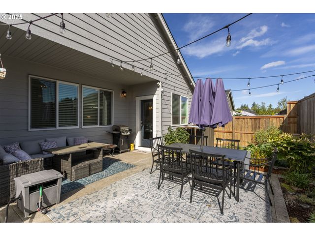 1300 N BROADWAY St, Estacada, OR 97023