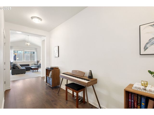 1300 N BROADWAY St, Estacada, OR 97023