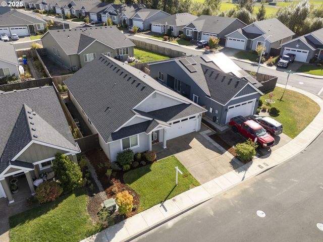 1300 N BROADWAY St, Estacada, OR 97023