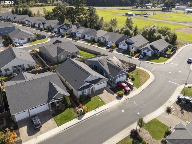 1300 N BROADWAY St, Estacada, OR 97023