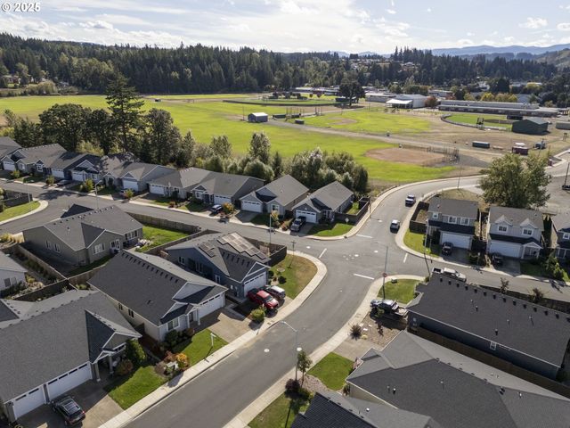 1300 N BROADWAY St, Estacada, OR 97023