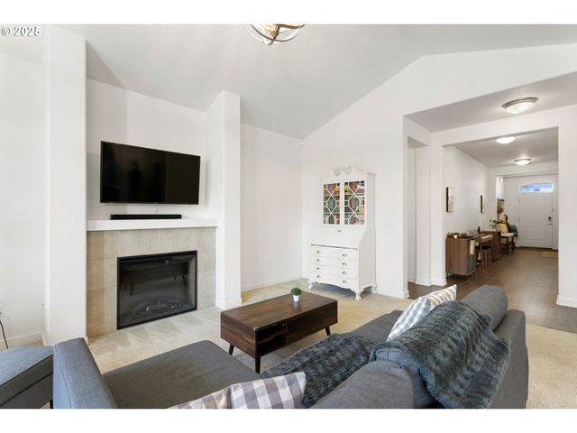 1300 N BROADWAY St, Estacada, OR 97023