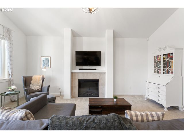 1300 N BROADWAY St, Estacada, OR 97023