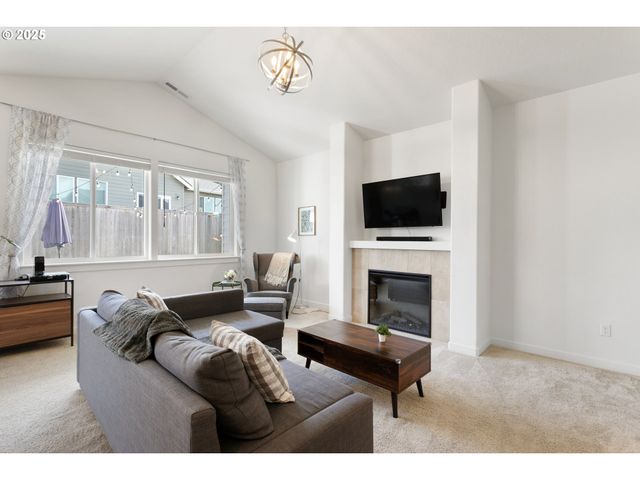 1300 N BROADWAY St, Estacada, OR 97023