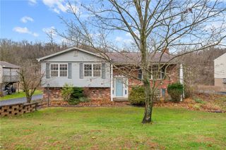 223 Ligonier Ln, Plum Boro, PA 15068