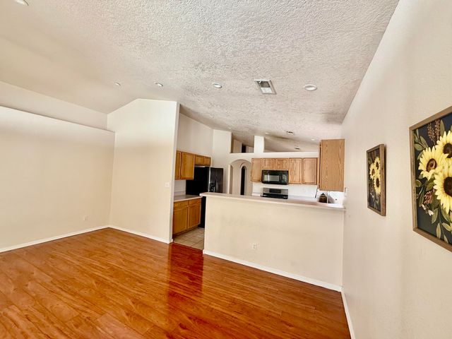 9923 Lone Mountain Avenue SW, Albuquerque, NM 87121