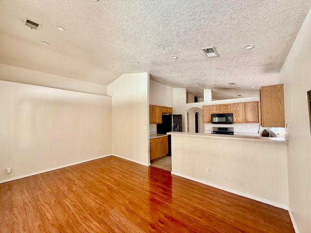 9923 Lone Mountain Avenue SW, Albuquerque, NM 87121