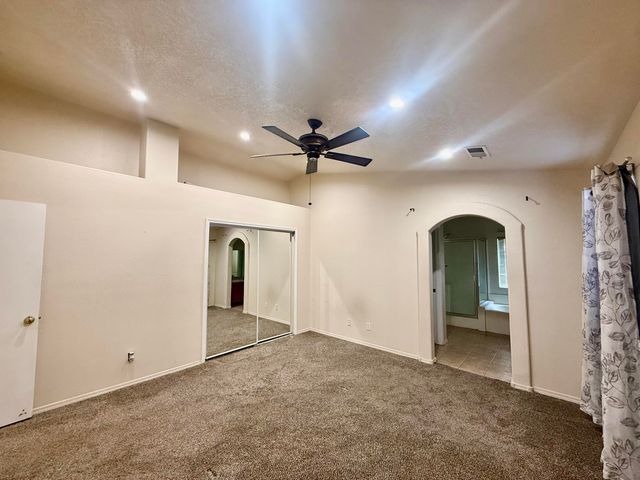 9923 Lone Mountain Avenue SW, Albuquerque, NM 87121