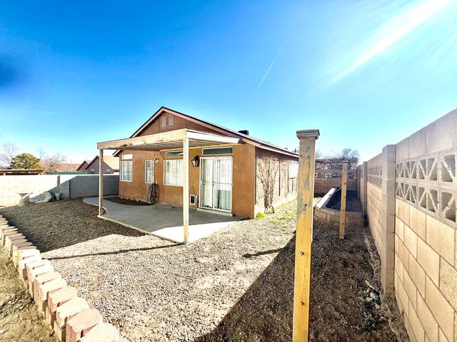 9923 Lone Mountain Avenue SW, Albuquerque, NM 87121