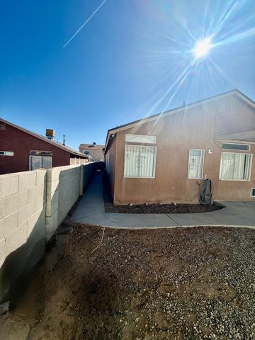 9923 Lone Mountain Avenue SW, Albuquerque, NM 87121