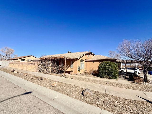 9923 Lone Mountain Avenue SW, Albuquerque, NM 87121