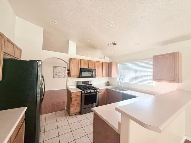 9923 Lone Mountain Avenue SW, Albuquerque, NM 87121