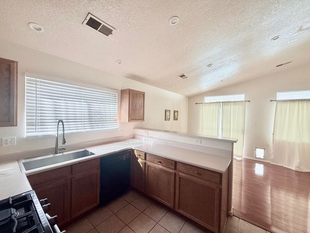 9923 Lone Mountain Avenue SW, Albuquerque, NM 87121