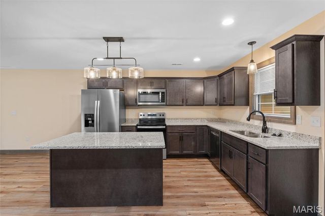 3605 Justine Drive, Pontoon Beach, IL 62040