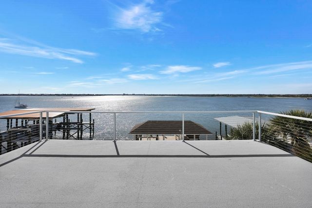 311 Porpoise Point Dr, St Augustine, FL 32084