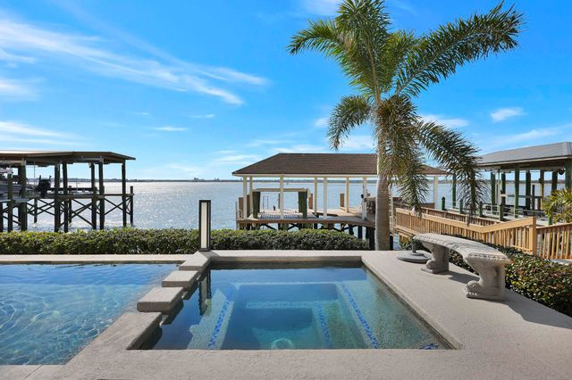 311 Porpoise Point Dr, St Augustine, FL 32084