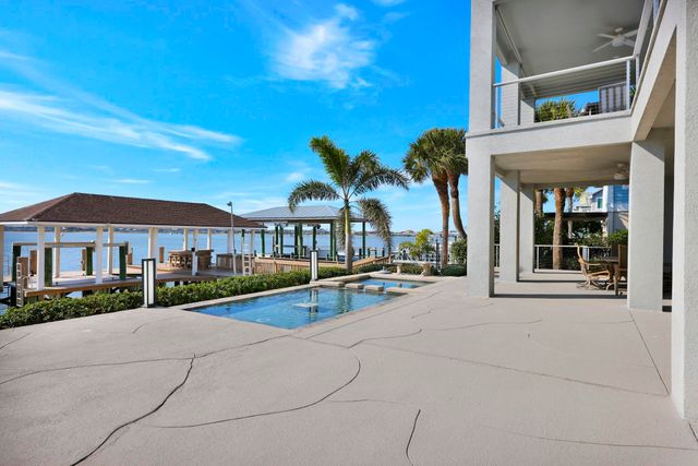 311 Porpoise Point Dr, St Augustine, FL 32084