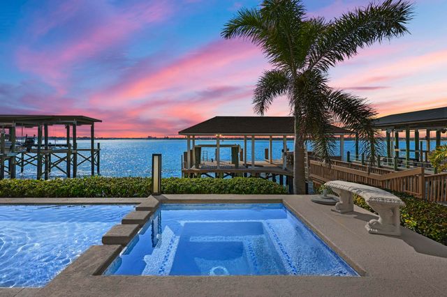 311 Porpoise Point Dr, St Augustine, FL 32084