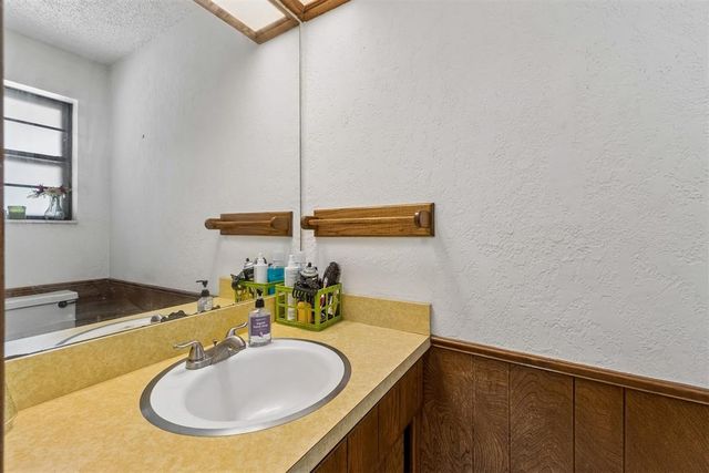 14016 W Andrew Lane, Newalla, OK 74857