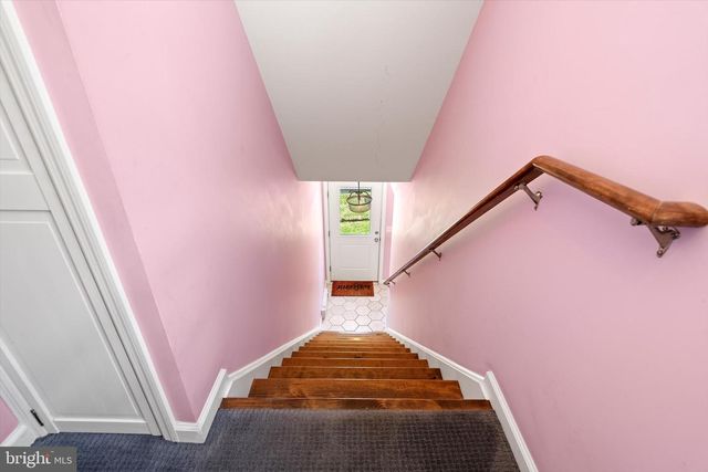 16 STATION RD, Cranbury, NJ 08512