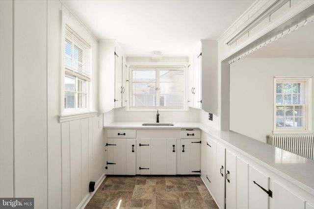 16 STATION RD, Cranbury, NJ 08512