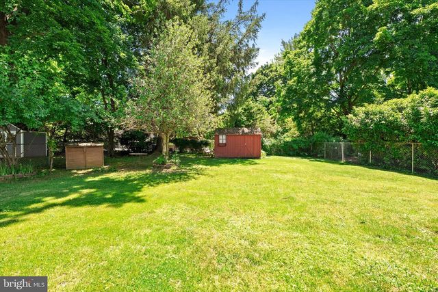16 STATION RD, Cranbury, NJ 08512