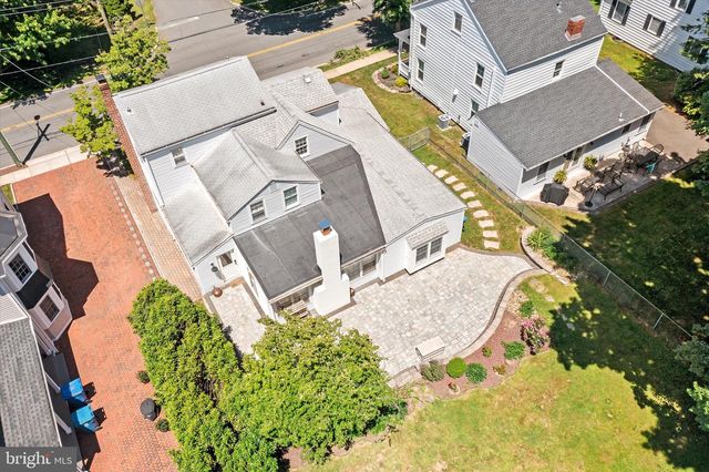 16 STATION RD, Cranbury, NJ 08512