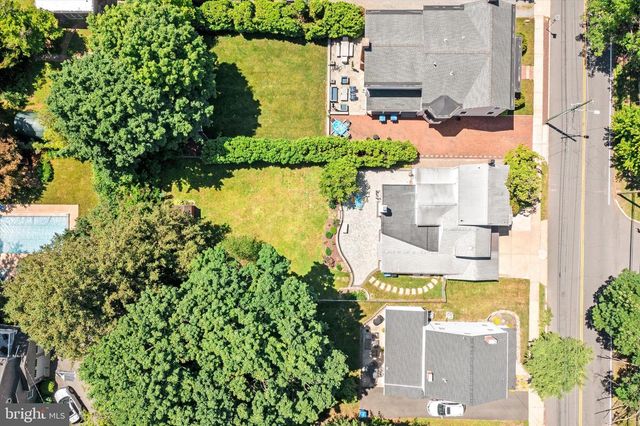 16 STATION RD, Cranbury, NJ 08512
